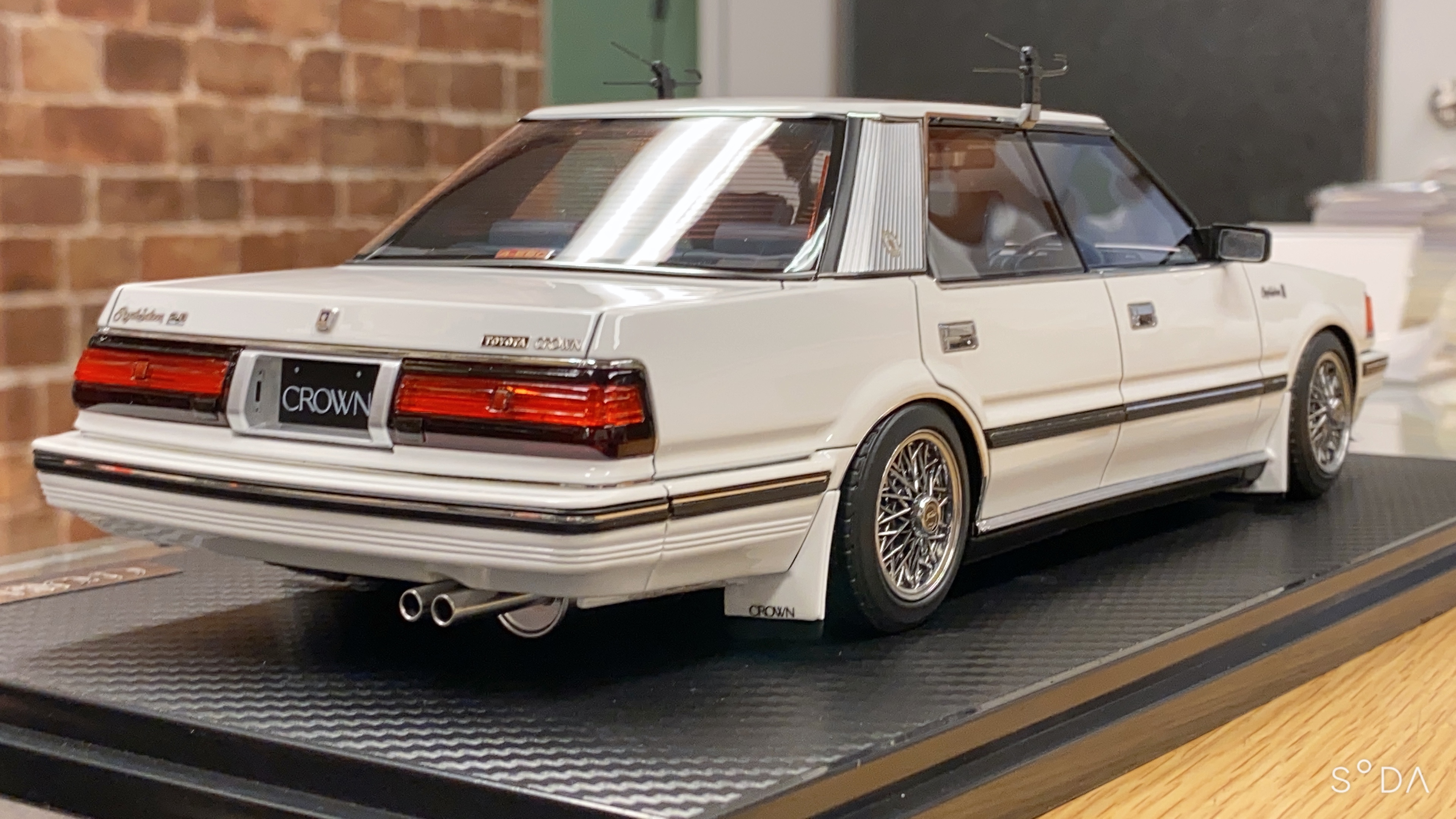 イグニッションモデル IG2055 1/18 トヨタ クラウン 120 2.8