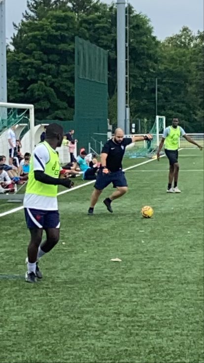 Zack_Nani's tweet photo. Je suis à un tournoi de foot caritatif, vous m’avez demandé une update de la photo de moi au Vélodrome… 

Voilà voilà vous pouvez update vos meme le soir où un gardien fait un match calamiteux mdrr https://t.co/WahuyN3M8h