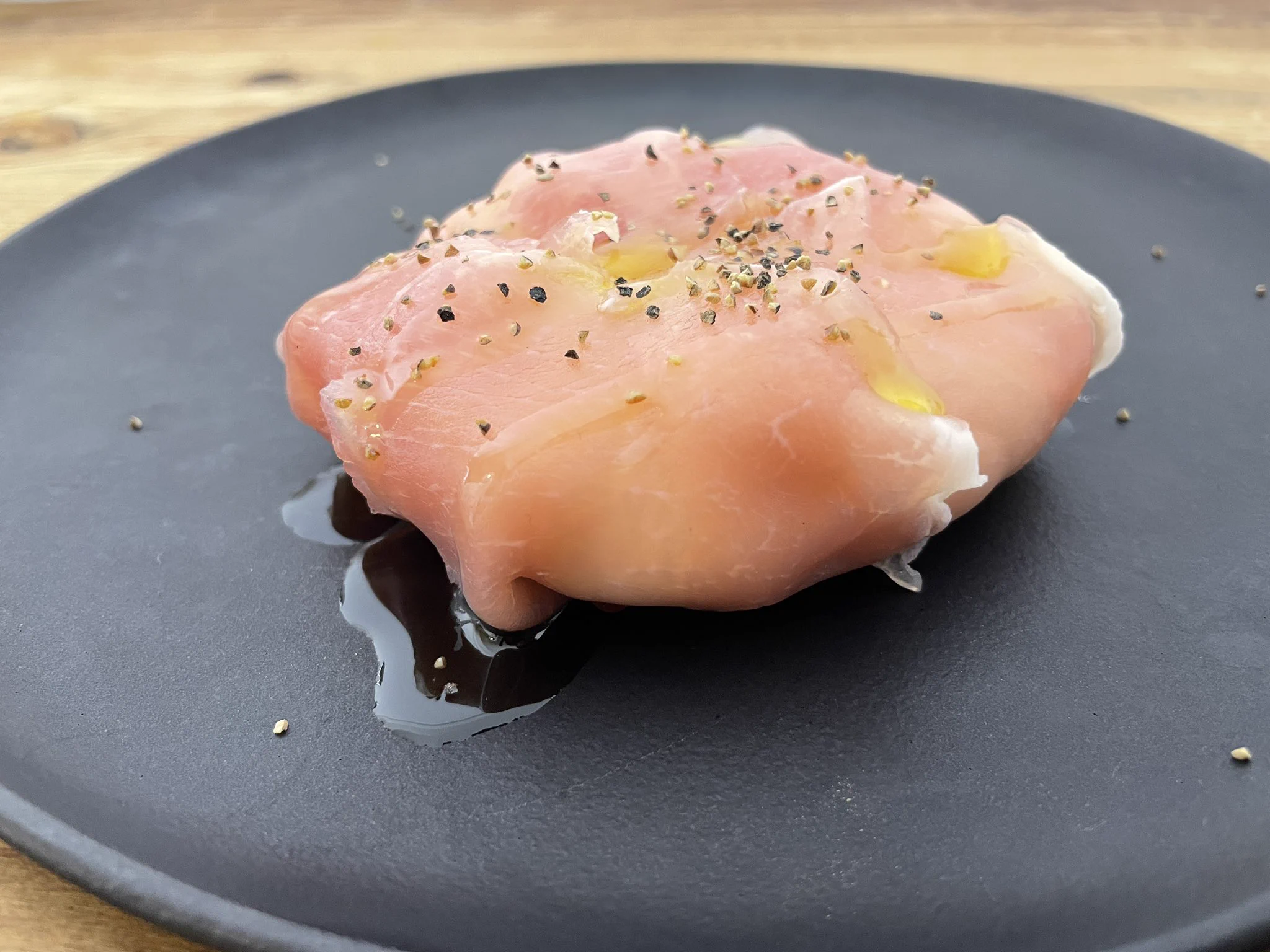 おつまみにも良さそう！水切りヨーグルトと生ハムを掛け合わせた食べ方がとっても美味しそう！