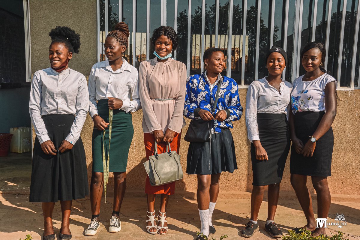 Tumainirdc's tweet photo. 5 filles de Lubumbashi encadrées par Tumaini en formation de coupe-couture

Grâce à l’action de Tumaini Ya Wa Mama, 5 filles de 7 communes de la ville de Lubumbashi ont accès à une formation en coupe et couture au Centre de Promotion pour la Dignité de la Femme, CEPRODIF/O.N.G. https://t.co/ZkysvtWcOR