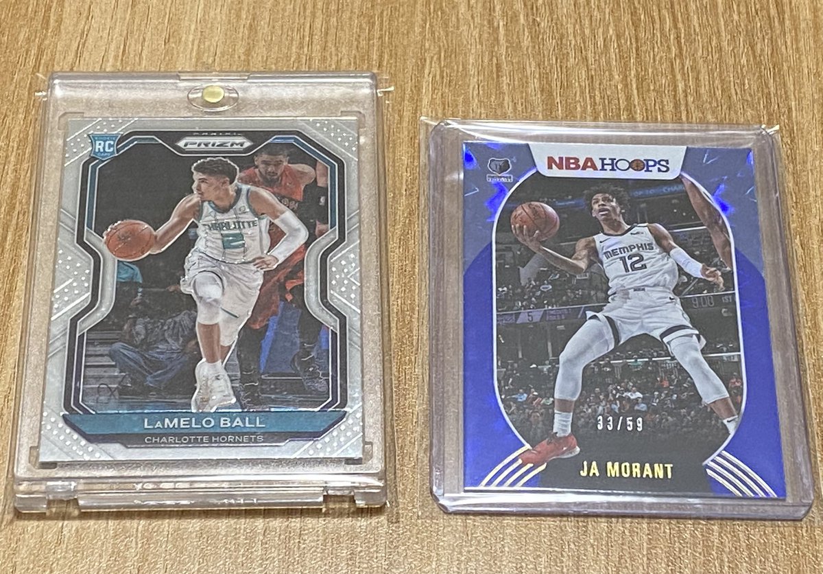 robert1_nbacard's tweet photo. 久しぶりにパック開封しました！
最近はカード高くて買えませんが、パックを開けたくなったので購入！
donrussは特に見せ場はなく😅
hoopsはモラントの小シリ引けました(^^)
そして、メインのprizmでラメロのベース引けました😍
やっぱりパック開けるの楽しい！！ https://t.co/phirUmYFyO