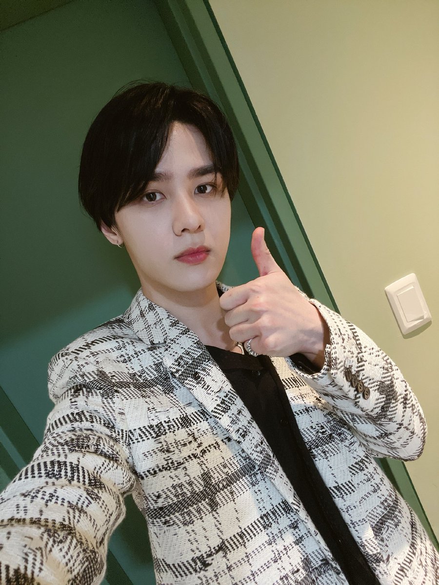 nctymisfit's tweet photo. SOBBING IN THE CORNER 😭😭 https://t.co/xllutnXIgB