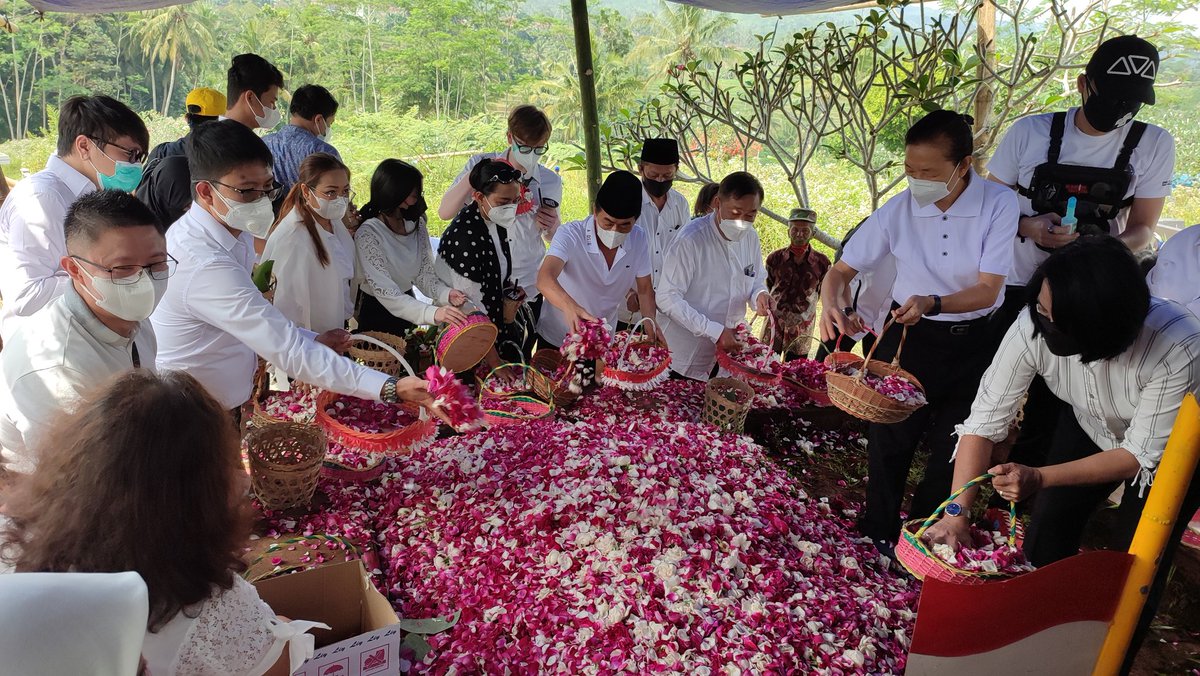 penghormatan terakhir untuk opa 

#rip