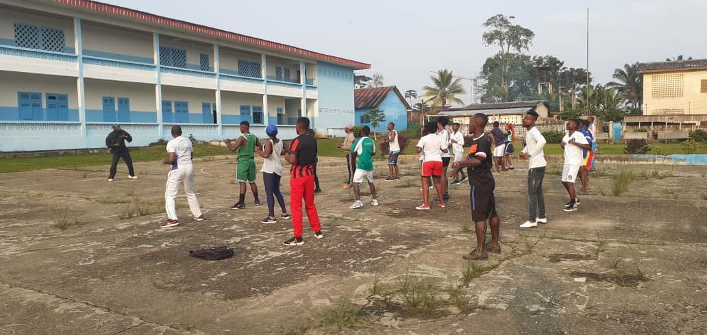 zenunetwork's tweet photo. Ce matin, la séance de décrassage au stade de Handball du Collège Notre Dame du Sacré-cœur de Sangmelima.

#forum
#FJC 
#ZenuNetwork https://t.co/fZHxr2RPuH