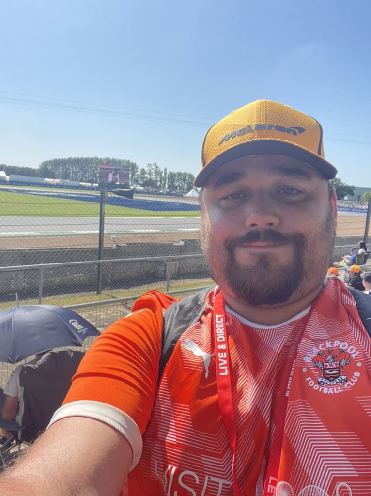 Robert_P_Curtis's tweet photo. #TrackTV currently standing at #Luffield waiting patiently for #FP2! #Silverstone #BritishGP #TrackTV currently standing at #Luffield waiting patiently for #FP2! #Silverstone #BritishGP https://t.co/uu9zd6VPNZ