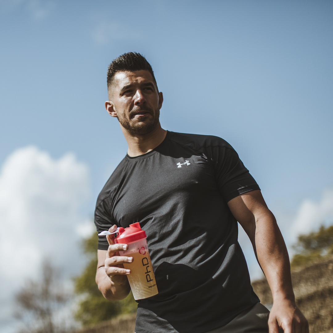 PhDNutritionUK's tweet image. Keep your cool when others aren't 😅
⁣
In weather like this, staying cool whilst working hard is easier said than done. What is your hydration strategy for your weekend workout?⁣
⁣
#PerformSmart