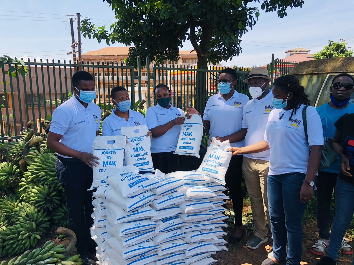 jmwebaze_'s tweet photo. The @PoliceUg has finally yielded to the Councilors and the residents complaining about their urgent need for the relief provided by the MAK Councilors Forum. The door-door deliveries are currently on-going at Muluka-4 amidst excitement from the residents. #StopPoliceImpunity https://t.co/oR5E0oy2fw