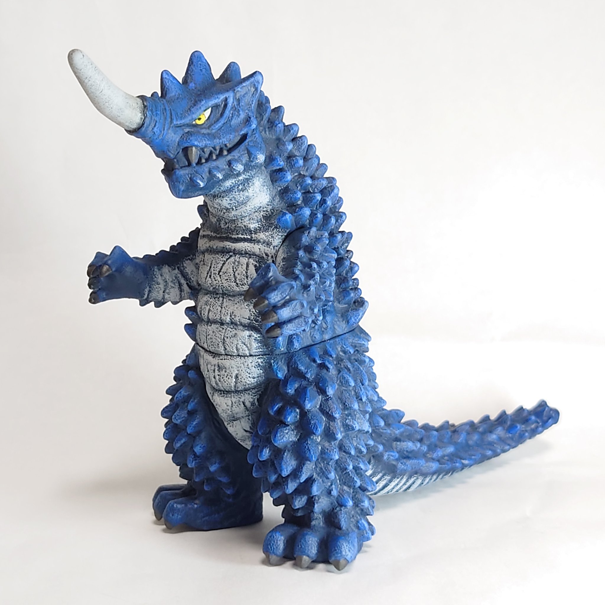 ギマイラ ソフビ 怪獣フィギュア 茶色/紫 BANDAI ギマイラ