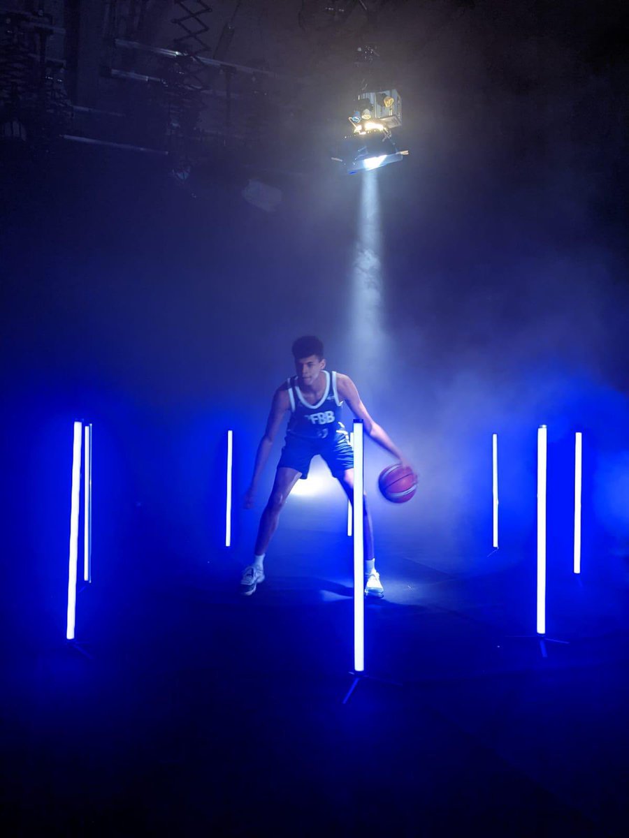 Florent_Bodin's tweet photo. Ousmane Dieng est un basketteur français très prometteur. Nous l’avons suivi un an dans les coulisses du centre fédéral. Retrouvez son histoire ainsi que celles de 7 autres athlètes de l’INSEP dans la série-documentaire CHAMPION(S) dispo gratuitement ici : https://t.co/tU0fA4J8Oi https://t.co/J2LNEWfJc4