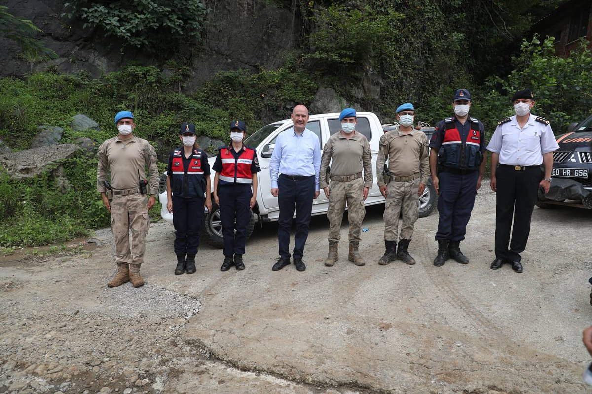 suleymansoylu's tweet photo. Sel felaketinden etkilenen ve arama kurtarma çalışmaları devam eden Rize'de, Muradiye Beldesi ve Karayemiş Köyü'nde hemşehrilerimizle bir aradayız...

Rabbim, ülkemizi ve vatandaşlarımızı her türlü afetten uzak eylesin inşallah https://t.co/igvxVvW4Cd