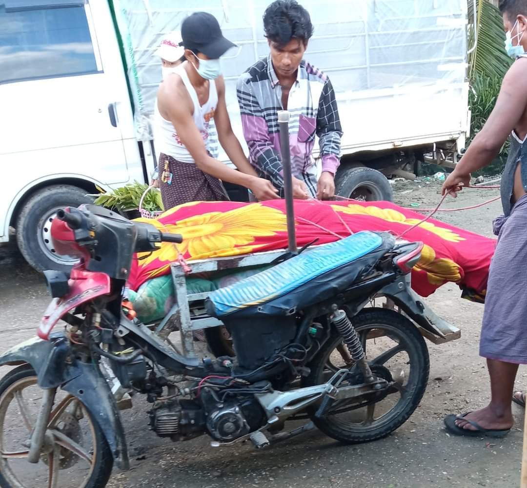 Covid 19 outbreak in Yangon. Situations are worse and worse. 
Many Myanmar people are helpless right now.
Dead bodies are being carried using motor cycles and light trucks.
#WhatsHappeningInMyanmar 
#COVID19 
#July17Coup