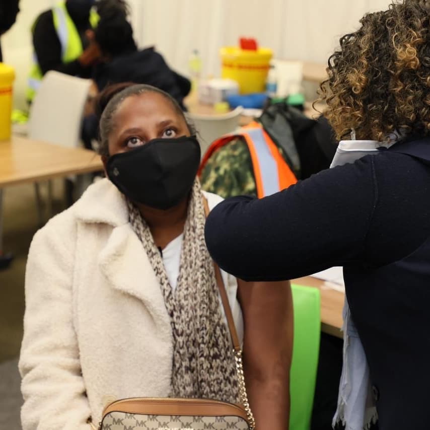 TelkomZA's tweet photo. Telkom employees that are 35 and above are getting vaccinated, even our CEO Sipho Maseko✊. As an organization we want to ensure that our employees are vaccinated to reduce the spread of COVID-19 . If you are 35 and above ensure that you get #vaccinated 🤟 https://t.co/VTxbBanYmK