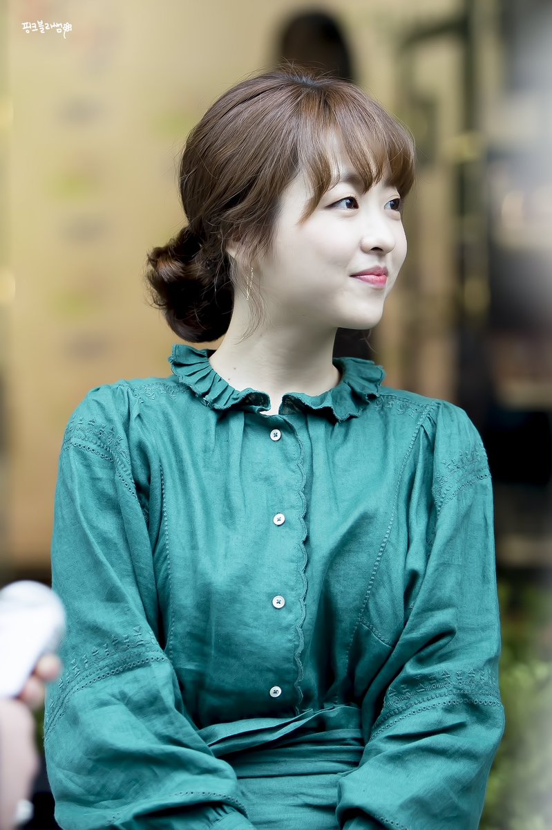 PINK_BLOSSOM212's tweet photo. 170512 쏘피한결 #팬싸인회 #박보영 #직찍 

그린요정으로 인해 세상이 더 파릇파릇하던 날🧚🏻

https://t.co/R8SbYvmeur

#parkboyoung #bhentertainment #朴寶英 #パク·ボヨン #드라마 #영화 #배우 #koreanactor #koreandrama #acter #drama https://t.co/NpqrISmuAa
