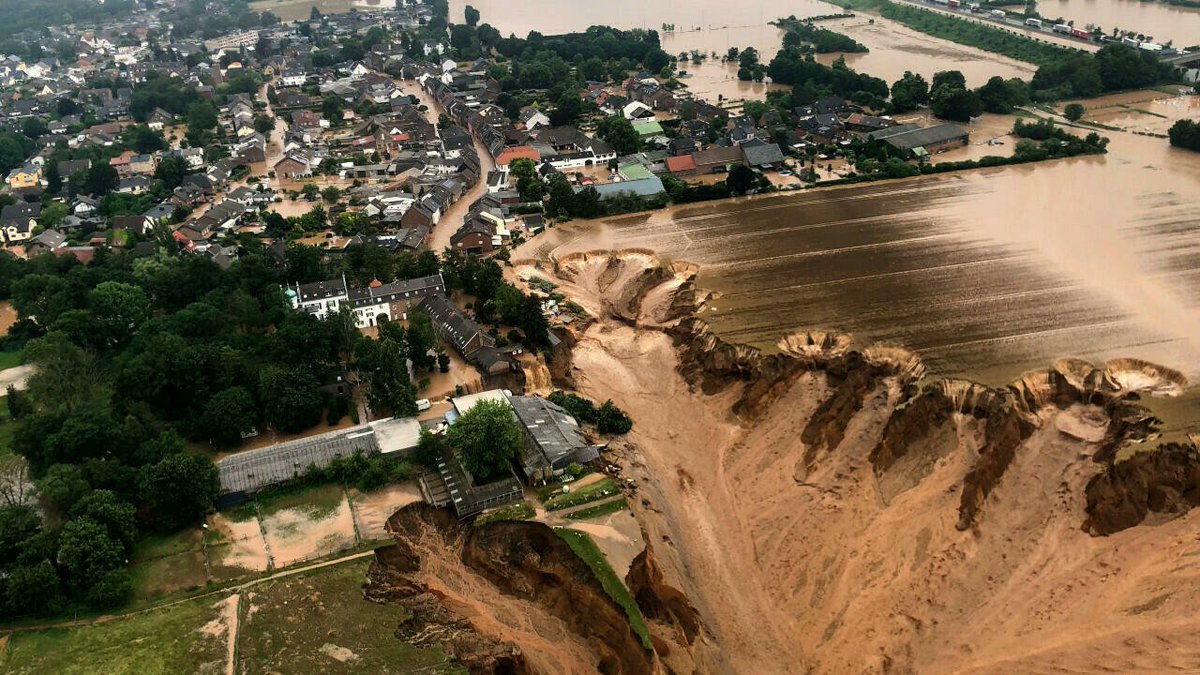 La vecchia politica non riesce a capire la drammatica crisi climatica. Il governo europeo non dovrà dare un euro ai governi che negano questa crisi.
Spero che vinceranno i Verdi in Germania, ma non basta. Il problema è mondiale.
Salviamo il futuro, con Greta e <a href="/Fridays4future/">Fridays For Future</a>