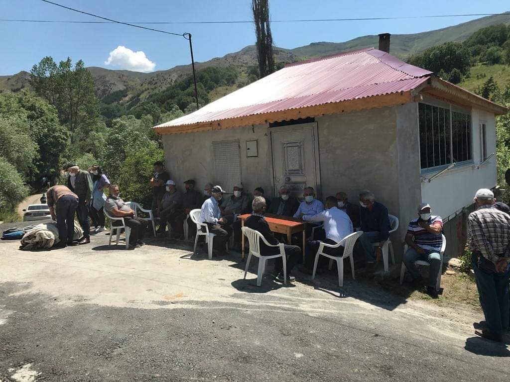 Yeveli Mahallemizde Genç yaşta hayata veda eden kardeşimiz Yücel Yıldırı’a
Allah’tan rahmet;yakınlarına sabırlar diliyorum.