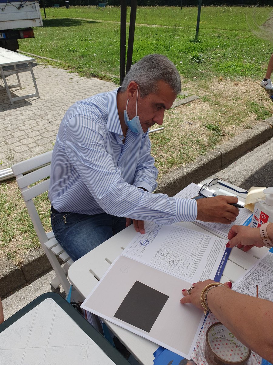 MarcoMasciadra's tweet photo. Ed anche oggi, benché parecchie famiglie siano in ferie, tante firme raccolte a Peschiera Borromeo per il referendum, e grande entusiasmo per la candidatura a sindaco di @AugustoMoretti6 !
#LegaPeschieraBorromeo 
#referendumgiustizia https://t.co/s5Ovodycdk