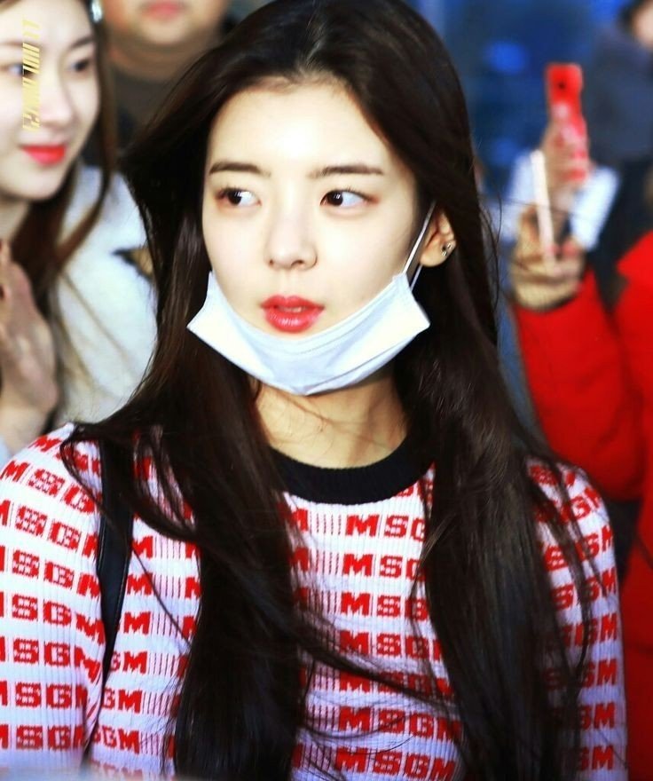 OFC_ITZLE's tweet photo. ⠀⠀⠀ 

[ UPDATE STAFF ]

210717 ㅡ I T Z L E #MIRA spotted at Jakarta Concert Hall to attend and support EISHA's comeback showcase, Journey of Love.

⠀⠀⠀ https://t.co/Z6npPZKrkx