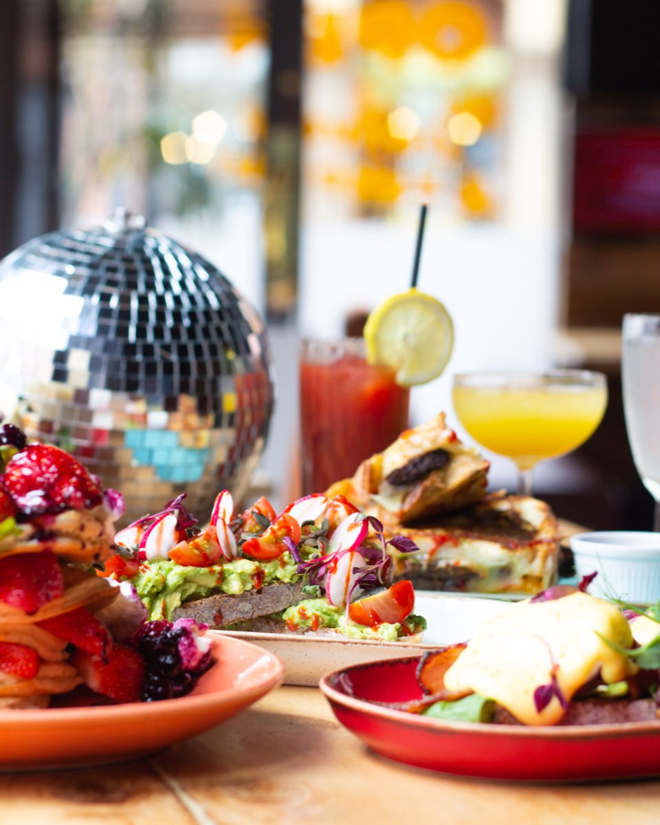 Disco Bottomless Brunch, every.single.weekend! DJ’s, Bangin Brunch and Bottomless Bevs, what more could you need? 🎊
