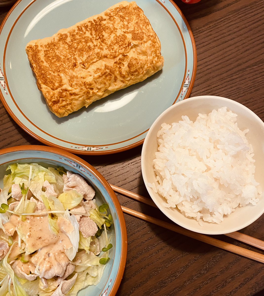 今日の夕飯は冷しゃぶと、でっかいだし巻き卵!だし巻き焼くの大好き。アートコネクトヨコハマのBL展は昨日から22日まで開催。明日は在廊してみます。 