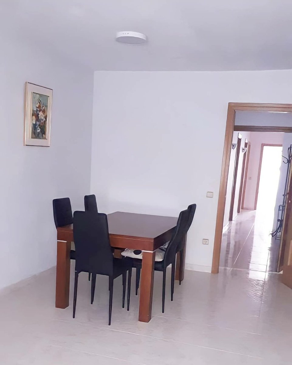 rmstw_'s tweet photo. 💫HABITACIÓN EN REUS💫 Para entrar a vivir en cuanto queráis. Habitación amplia en un piso de 3 habitaciones,  recién reformado, a 2 minutos de la universidad, con dos baños, dos patios y todo equipado!
+Info por MD
Se agradece rt y DIFUSIÓN‼️ https://t.co/74IdthZcYs