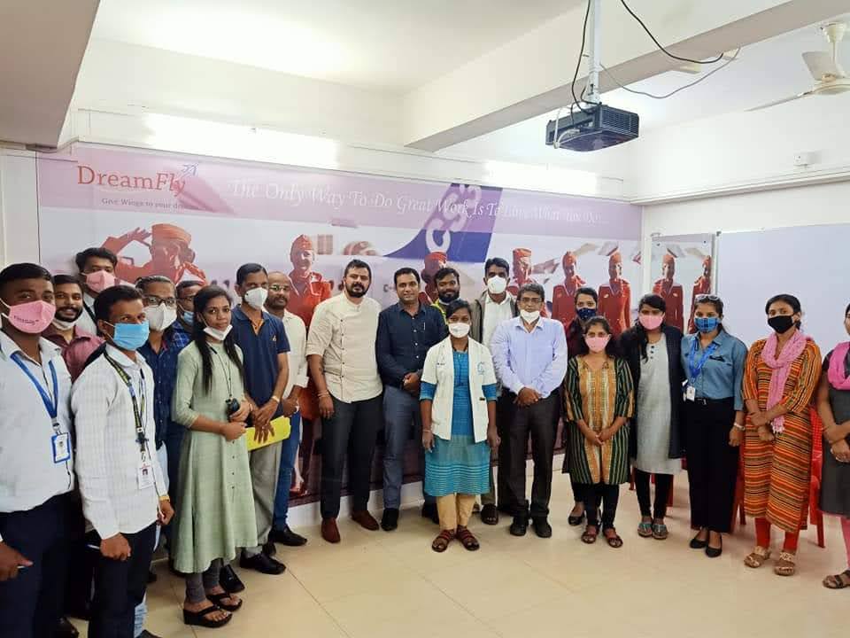 ircskarnataka's tweet photo. Dreamfly Aviation & Hospitality Academy, Indian Red Cross, Belagavi South MLA Shri Abhay Patilji have conducted Vaccination Drive for the students & staff of academy with the help of Taluka Health Office, Belagavi. More than 180 peoples are vaccinated. #CovidVaccine #redross https://t.co/EDeIMBCYd1