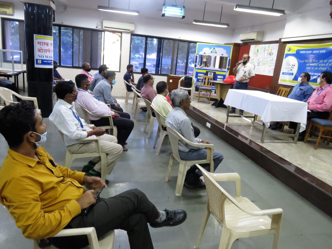 BPCRetailSewree's tweet photo. Nothing #great was ever achieved without #enthusiasm #awarddistribution #SwachhBharat end of #swachhtapakhwada @BPCRetailSewree @BPCLimited @BPCLRetail @RamanMalik02 https://t.co/fUV2HEOhAD