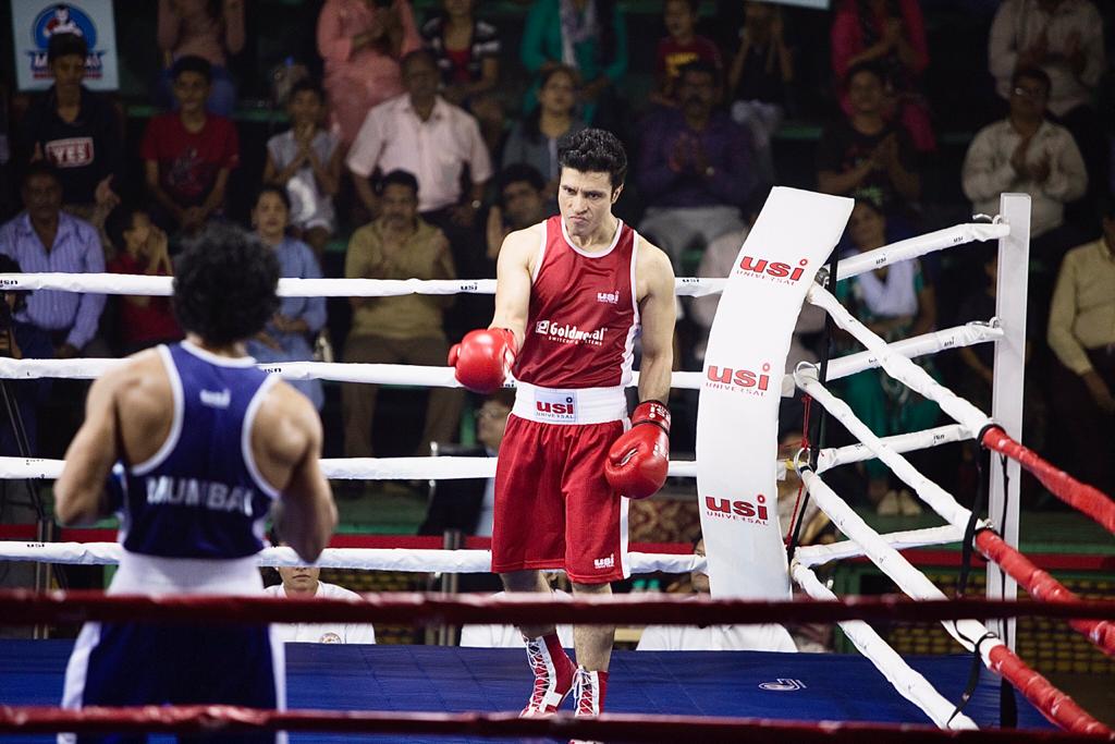 Koimoi's tweet photo. Actor #DarshanKumaar pulls off some punches like a pro as he plays a boxer in Rakeysh Omprakash Mehra’s #Toofaan #actor #bollywood @DarshanKumaar https://t.co/BJa9uBEaqv
