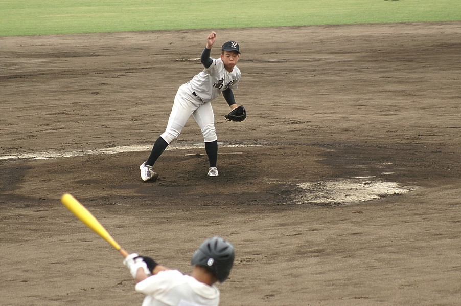 uss1701kf's tweet photo. 選手権大会 福岡大会　
柳川高校  対 高稜高校
高稜高校の野副投手①
中盤まで粘りの投球で好投。
9回を完投しました
#高稜高校　＃高校野球 https://t.co/SvZYdFCKTd
