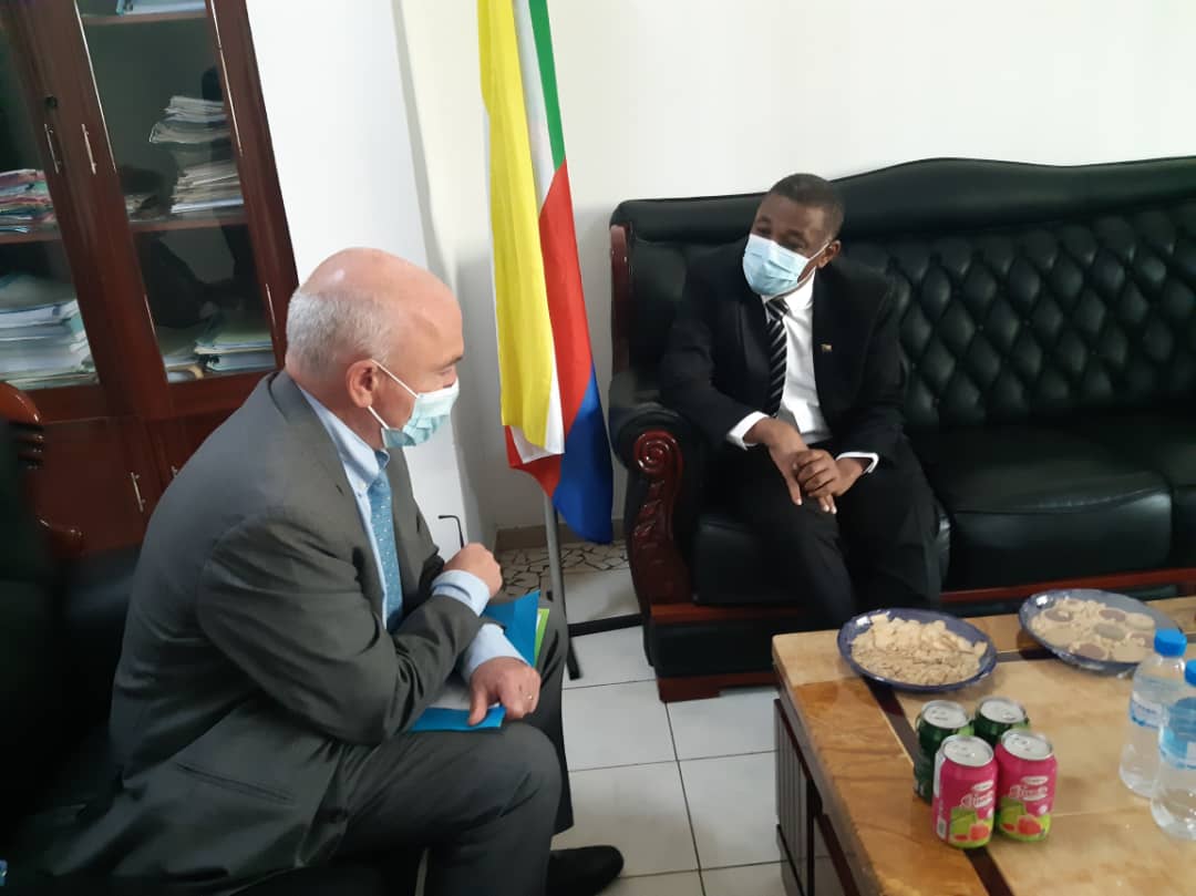 AssembleeNatkm's tweet photo. Le président de l'Assemblée, M Moustadroine Abdou a reçu ce matin le député Marc le Fur [@marclefur]  Vice-Président de @AssembleeNat. Les 2 parlementaires ont parlé de renforcement des relations entre les 2 institutions parlementaires et d'autres des sujets d'intérêts communs. https://t.co/fl6yTLDhjt