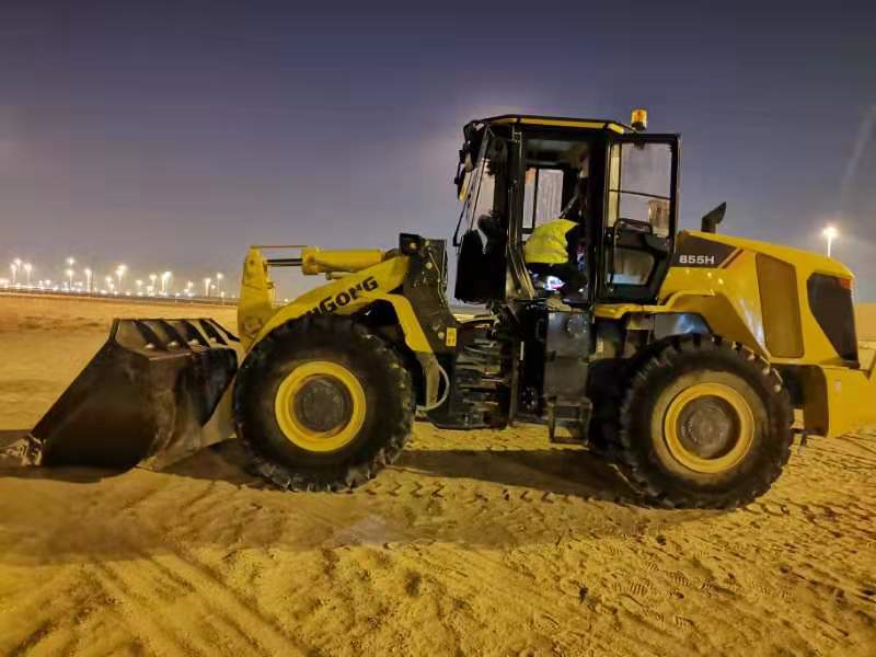 LiuGong 855H Wheel Loaders in UAE. Keep going cool Keep Going 24/7. #dessert #cooling #system #wheelloader <a href="/LiuGongGlobal/">LiuGong Global</a>