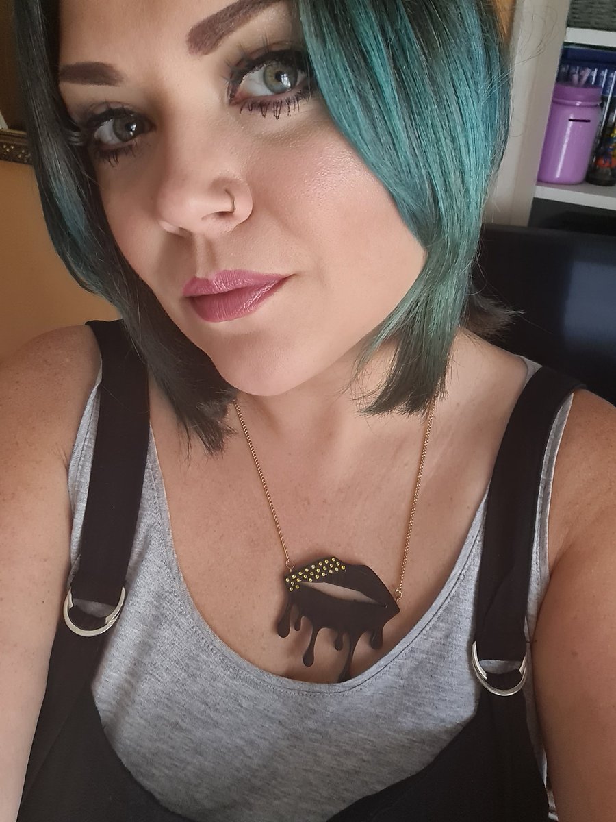 thepeahive's tweet photo. Oh hi! I'm Loz, owner of The Pea Hive. We'll be at Brighton Craft Fair on 31st July selling our wares, including these Dripping Lips Swarovski crystal pieces (a personal favourite). Come along and say hello! ☺ https://t.co/xZCg0AuTTj