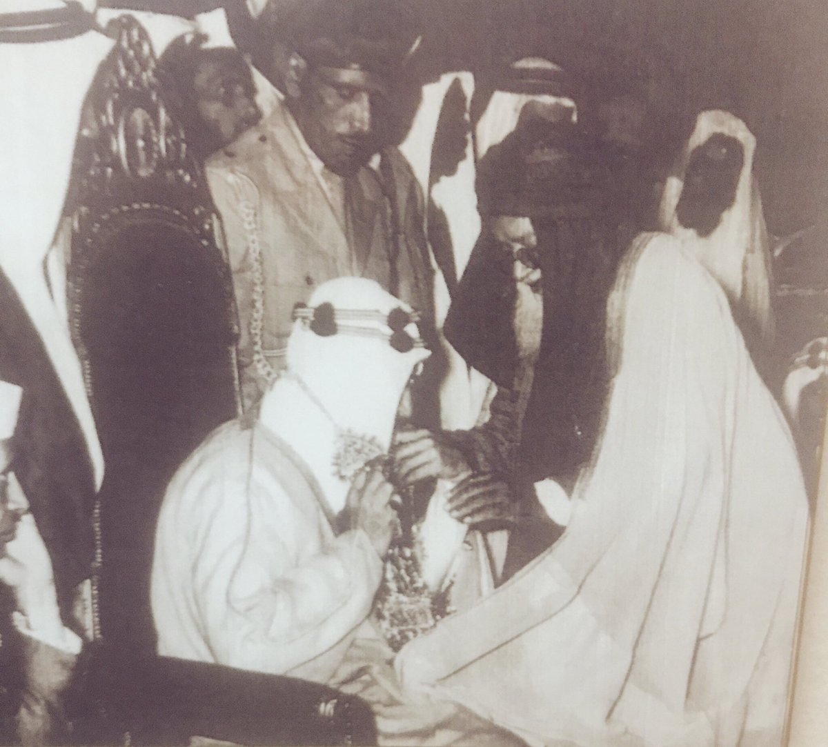 saeedmadani3's tweet photo. قال الشيخ عمر بري: مكث السيد حسين أحمد المدني الفيض آبادي يفسر آية (لا إكراه في الدين) ما يقارب ١٤ ساعة أو تزيد في ٧ دروس في الحرم النبوي الشريف. https://t.co/6D1NJs0yDx