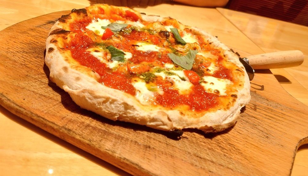 battler_AGH's tweet photo. 3種チーズリゾット🇮🇹とマルゲリータ🍕
#チーズリゾット #マルゲリータ #pizza #ピザ #飯テロ #dinner #ディナー #イタリアン #italian_food https://t.co/kk2cTiH9kw