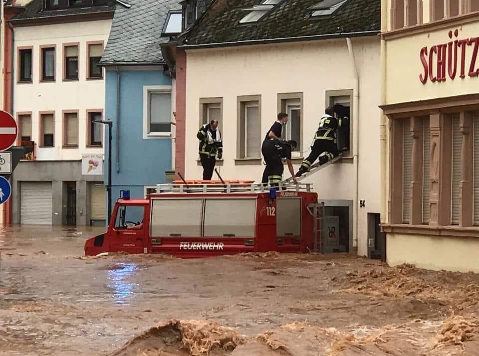 Portchester28's tweet photo. Our thoughts are with the many Firefighters and other rescue workers across mainland Europe dealing with the devastating floods, we are also saddened to hear of the loss of two German Firefighters whilst carrying out rescue operations. RIP #heroes 🚒 https://t.co/lSvf8IXB2G