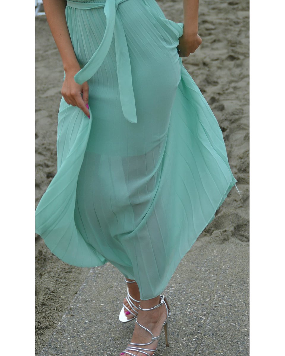 FemiaIlaria's tweet photo. Il tocco del mare è sensualità. 
#mare #beauty #eternità #infinito #sea #estate #summer #sole #spiaggia #nature #shoot #photography #sunset #sun #eleganza #woman https://t.co/yj3gfQb5Ep