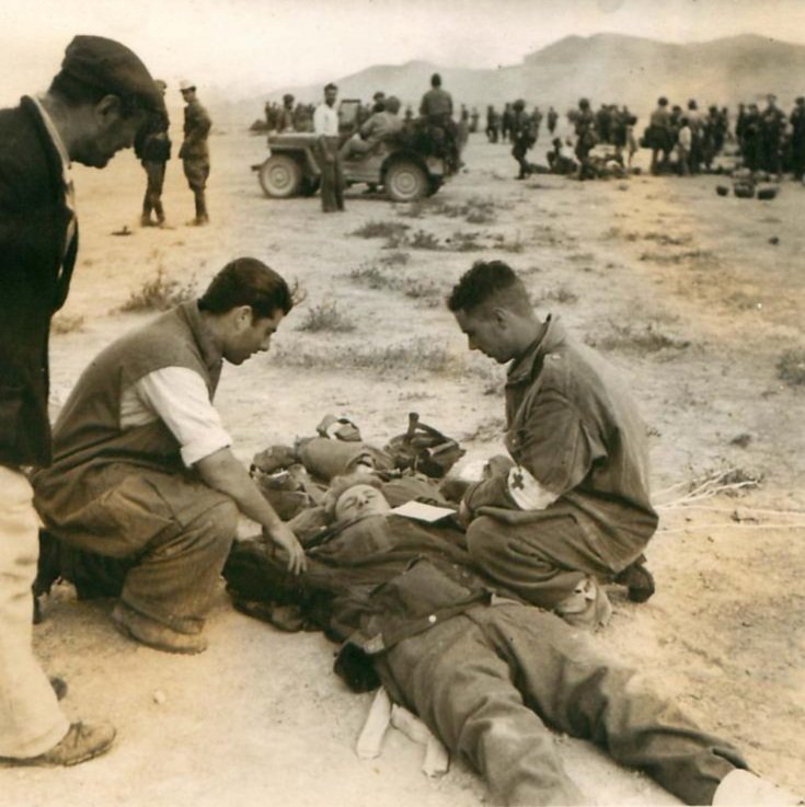 Ken54027251's tweet photo. OTD 1942: the 2nd @airbornemedics parachute unit was raised. 127 Parachute Field Ambulance formed to provide medical support to 2 Para Bde, 1 AB Div. 

They saw service in N. Africa, Italy, then as part of the now independent 2 Para Bde in France and Greece. 
@AirborneMedSoc https://t.co/kxegBd0ft2
