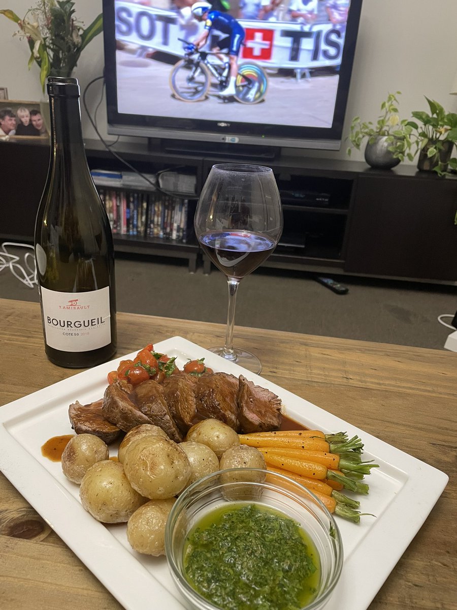 nickowen5's tweet image. Le grande Chateaubriand #couchpeleton @CyclingCentral