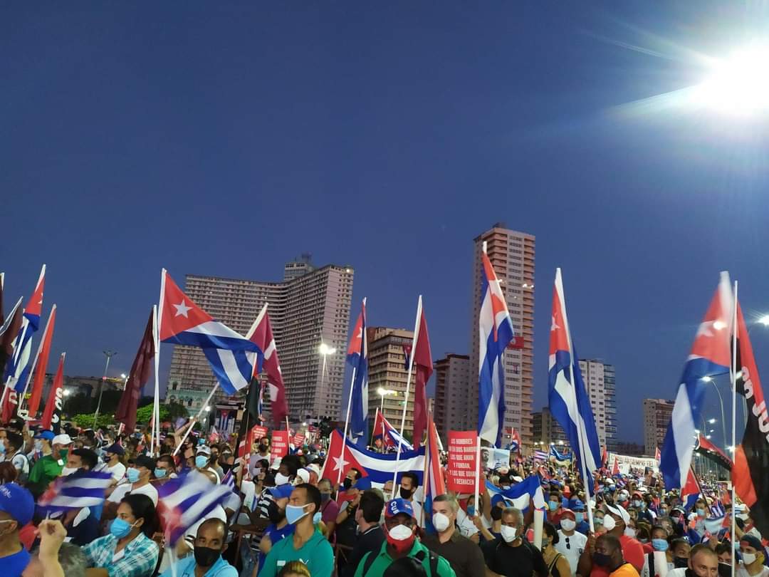 PresidenciaCuba's tweet photo. Viva Cuba Libre! Libre de injerencias y del odio que han azuzado contra ella! Cesen la mentira, la infamia y el odio ! #Cuba jamás será tierra de odio! Al lado del pueblo, con el pueblo y para el pueblo sigue estando la Revolución!
@DiazCanelB en el Malecón de #LaHabana 🇨🇺 https://t.co/ylHtfZYgEZ