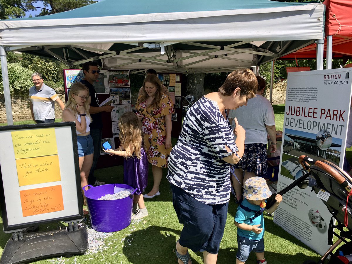 Great to see young (and older) Brutonians visiting us at the Town Council stall at St Mary’s Church Bruton Community Fete!

… Looking forward to seeing you this afternoon in the sunshine…