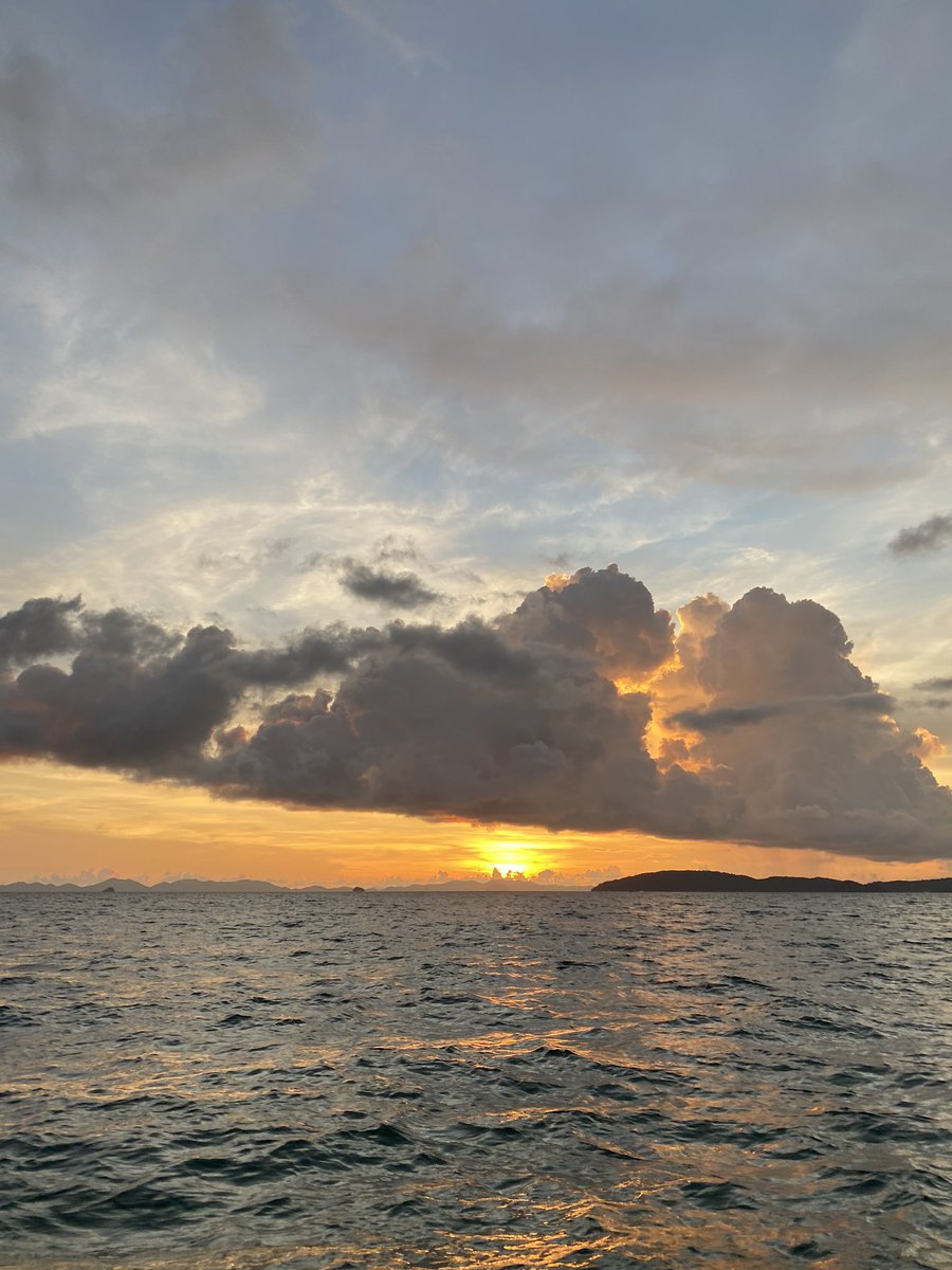 𝙅𝙪𝙡𝙮,2021
𝙝𝙖𝙫𝙚 𝙖 𝙜𝙤𝙤𝙙 𝙙𝙖𝙮 ;
✨🌞🌊🌴🥥
#ท้องฟ้า #ก้อนเมฆ