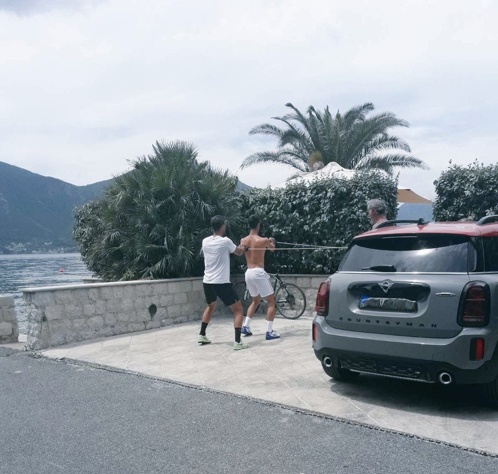 E6fzYQOWYAAMgGC?format=jpg&name=medium