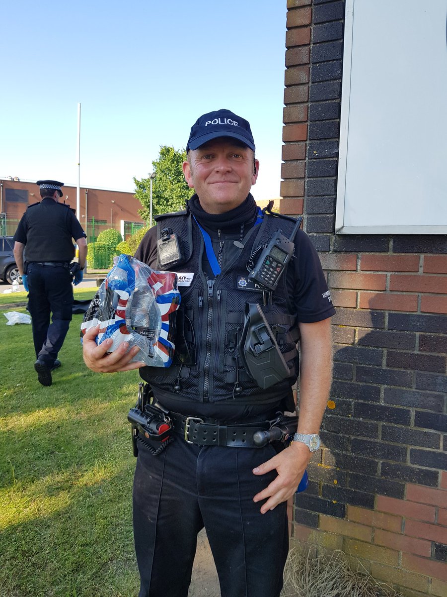 Thanks to residents of <a href="/Humberbeat_NL/">Humberside Police - North Lincolnshire</a> for helping keep staff cool with water and ice cream shout out to Leo Whyte who bought water out of his pocket money! #thankyou #support #kindness