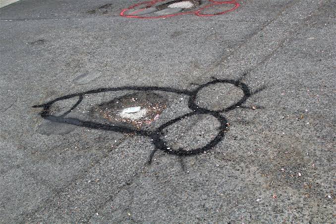 boatproceeds's tweet photo. @NoContextBrits in australia people draw dicks around potholes so their forced to get patched and fixed https://t.co/fBXGYXxKO7