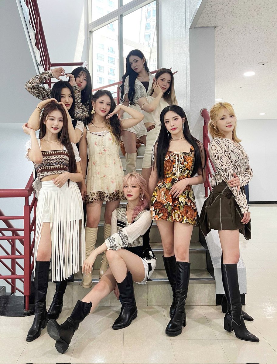 fromiskzthinker's tweet photo. hi! this is a new thinker acc dedicate to #straykids and #fromis_9, pls rt to support and help to find more stays and flovers thinkers <3 https://t.co/hpSeLehhWn