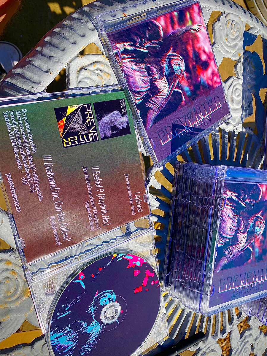 New single arrived- I know cds are old man shit but I’m an old man so whatevs. They look sharp AF #indierock #NewMusic