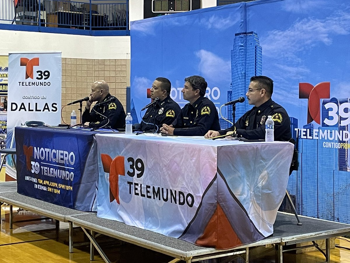DallasPD's tweet image. Our #CommunityForums offer an opportunity for citizens and officers to come together, and exchange ideas and concerns with a goal to improve the safety for @CityOfDallas. @DPDMartinez continues the discussion. #HelpUsFightCrime @DPDMunoz @DPDSWNPO @DPDCA