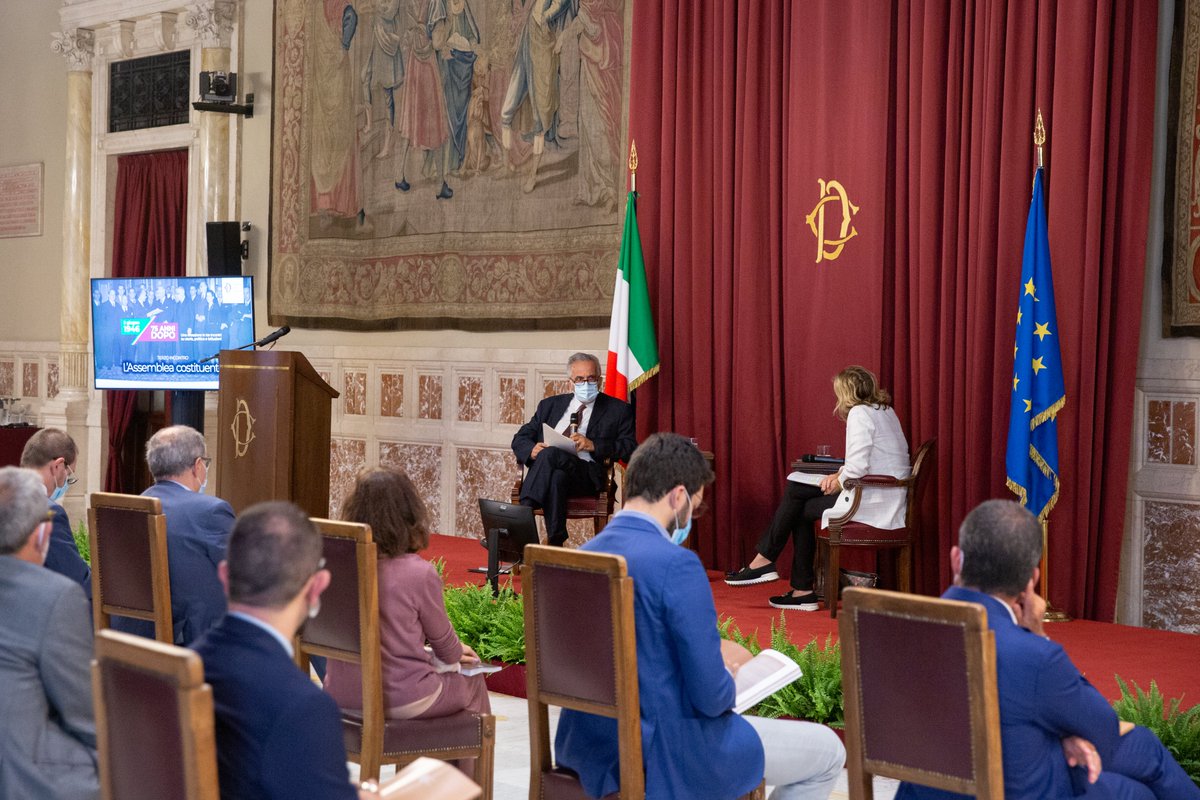 Montecitorio's tweet photo. Con "L'Assemblea #Costituente" si è concluso giovedì il ciclo di seminari sul #referendum istituzionale. Hanno partecipato il costituzionalista Paolo Ridola, la giornalista Simona Sala e il Vicepresidente @Ettore_Rosato. 
Il video: https://t.co/OnY0JOKDBK #2giugno #CameraIncontri https://t.co/zaB8gdK172