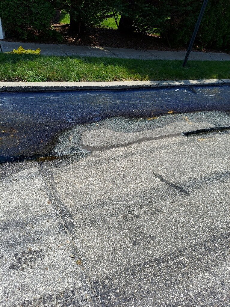 eyeonnewroc's tweet photo. Not a good scene in area of Glen island approach Neptune park. Manhole explosion with water main break. New Rochelle. https://t.co/toYzmtnlwF