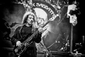 Happy 72nd birthday to Geezer
Butler, the whole deep of Black Sabbath sound     