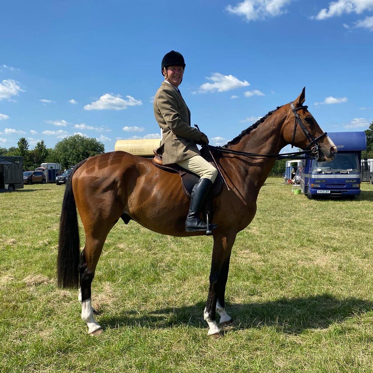 C_HartEquine's tweet image. A red rosette for Gino and Simon! Very proud of them getting first place today in the #RoR class at Inkberrow show. Gino behaved beautifully and the judge was very complimentary. Well done to them both! 

#followtheGinoTrail #RoRclass #teamCHE #CHERoR #fedontopspec